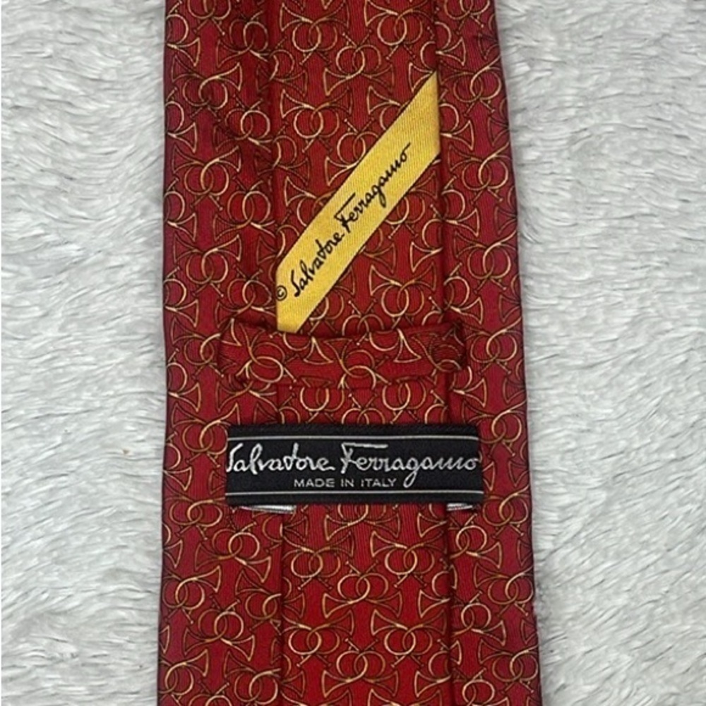 Salvatore Ferragarmo Made In Italy 100% Silk Red/Gold Horn Tie - Picture 5 of 5